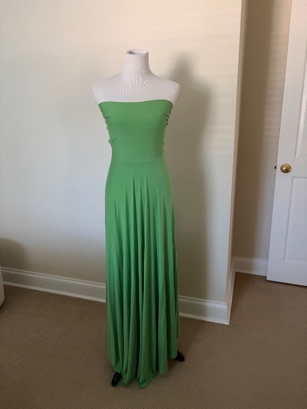 NWOT RACHEL PALLY MAXI GREEN JERSEY DRESS SIZE M .